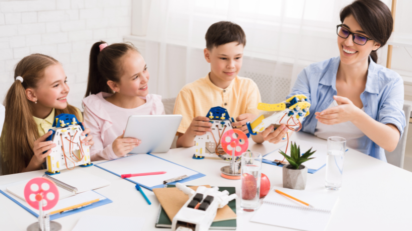 Com Sérgio Bento De Araújo, a robótica educacional na prática conecta matemática e história por meio de metodologias ativas que estimulam o protagonismo dos alunos.